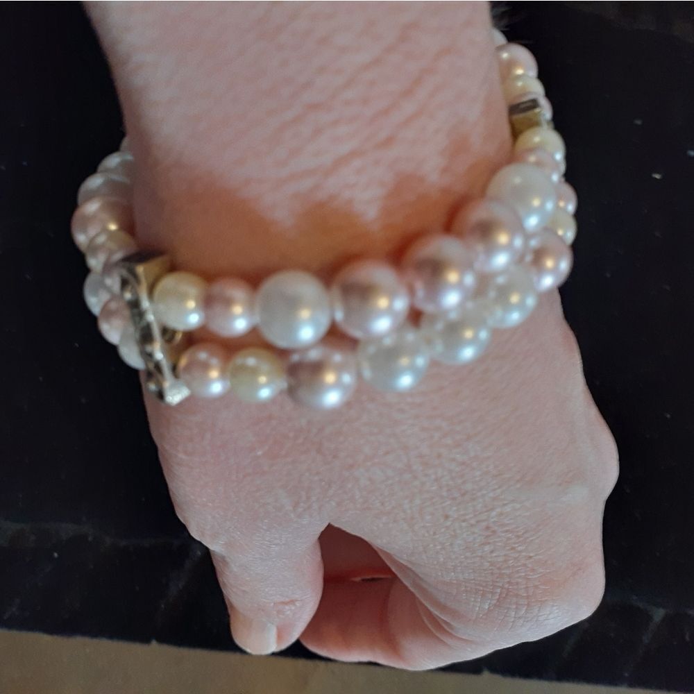 FAUX PINK & WHITE PEARL STRETCH BRACELET - Picture 2 of 5